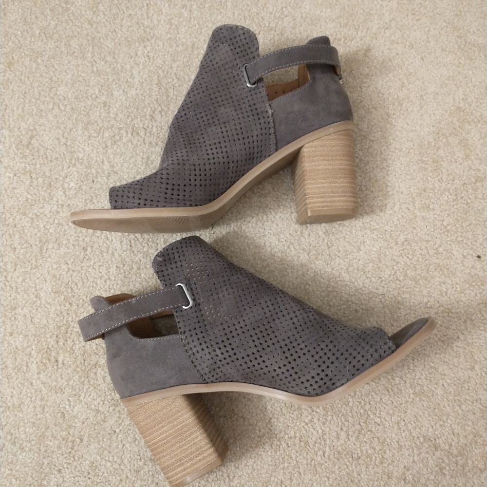 Universal Thread Peep Toe Block Heels 9.5